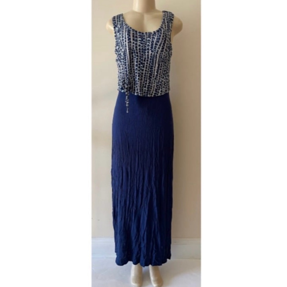Daisy fuentes Blue and White Side Slit Sleeveless Maxi Sheath Patterned Dress